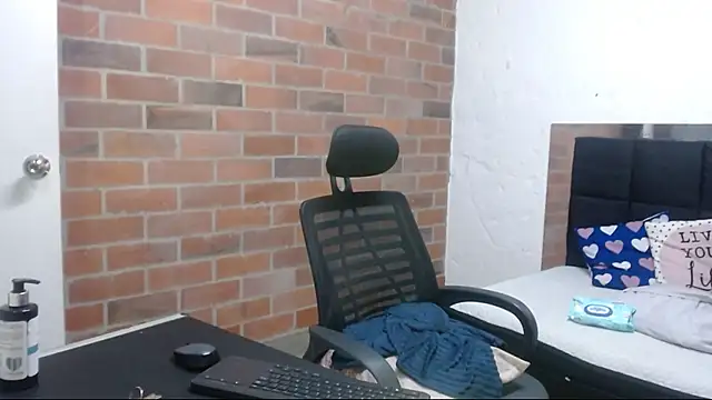 samantha  karolstone online show from March 2026 04:44:02 AM