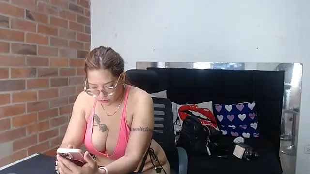 Snapshot of samantha__karolstone chatting on June 2026 04:39:02 PM samantha karolstone online show from June 2026 04:39:02 PM