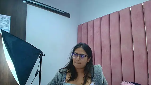 Miaa Smiith  online show from December 2025 03:28:02 AM