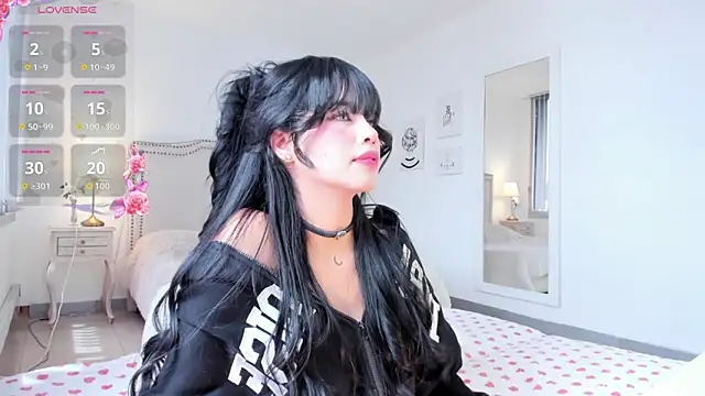 HannaKim online show from November 2025 05:16:02 PM