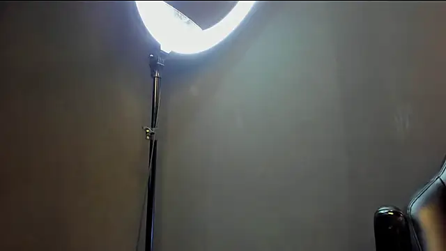 Snapshot of bradley_smith chatting on October 2025 03:47:01 AM bradley smith online show from October 2025 03:47:01 AM