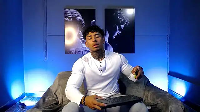 Snapshot of bradley_smith chatting on November 2025 06:30:01 PM bradley smith online show from November 2025 06:30:01 PM