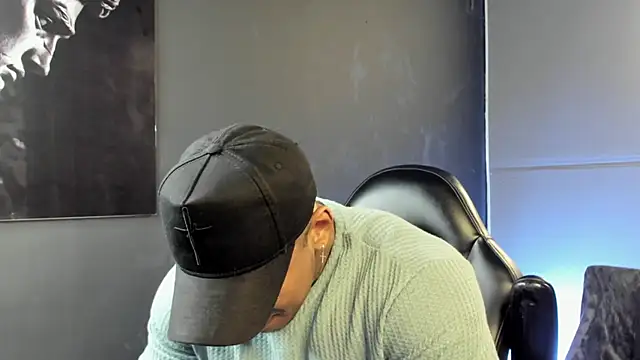 Snapshot of bradley_smith chatting on November 2025 12:37:02 AM bradley smith online show from November 2025 12:37:02 AM