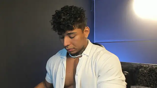 Snapshot of bradley_smith chatting on October 2025 06:14:01 AM bradley smith online show from October 2025 06:14:01 AM