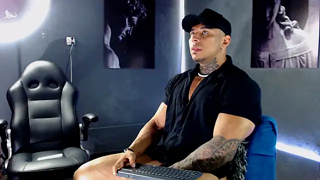 Snapshot of bradley_smith chatting on October 2025 01:40:01 AM bradley smith online show from October 2025 01:40:01 AM