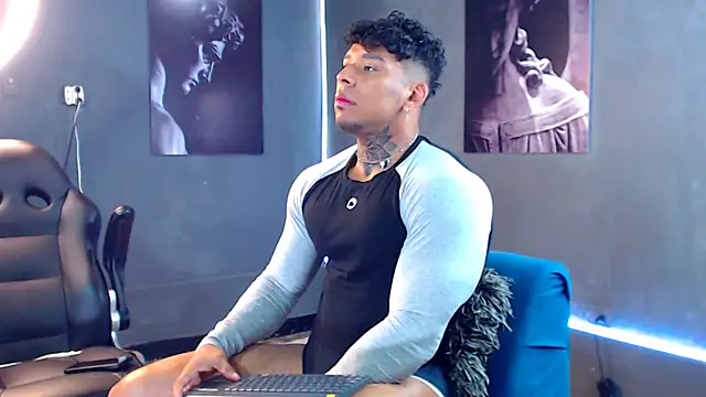 Snapshot of bradley_smith chatting on October 2025 07:21:01 AM bradley smith online show from October 2025 07:21:01 AM