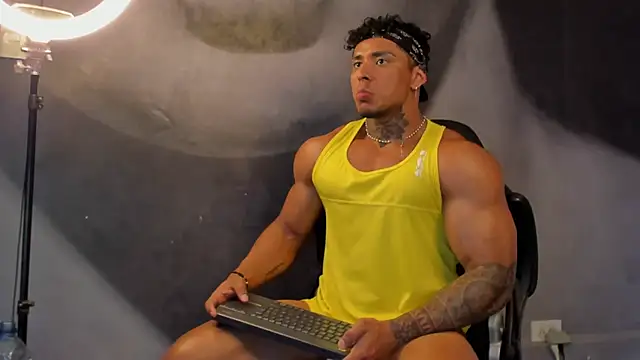 Snapshot of bradley_smith chatting on March 2025 07:44:02 PM bradley smith online show from March 2025 07:44:02 PM