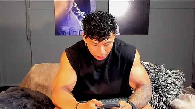 Snapshot of bradley_smith chatting on December 2025 06:30:02 AM bradley smith online show from December 2025 06:30:02 AM