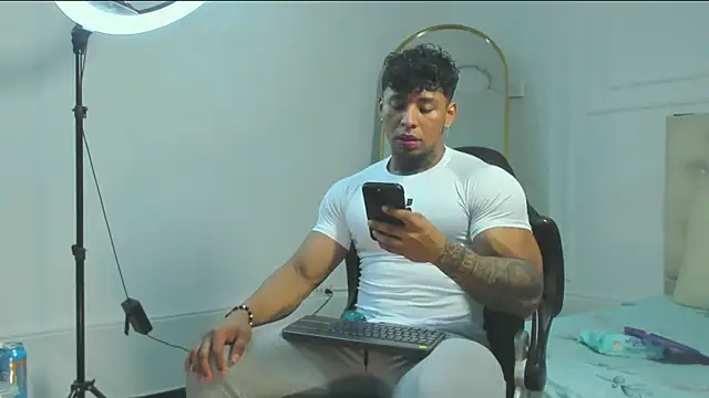 Snapshot of bradley_smith chatting on October 2025 02:09:02 PM bradley smith online show from October 2025 02:09:02 PM