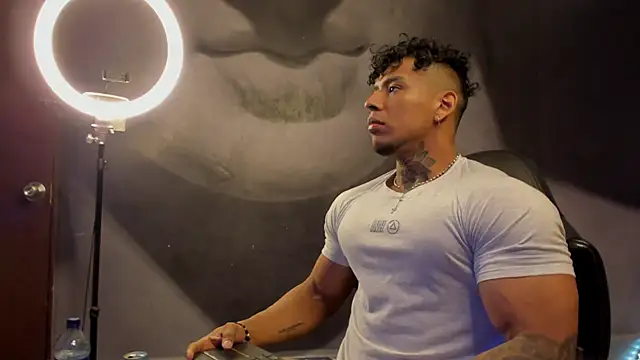 Snapshot of bradley_smith chatting on March 2025 02:51:02 AM bradley smith online show from March 2025 02:51:02 AM