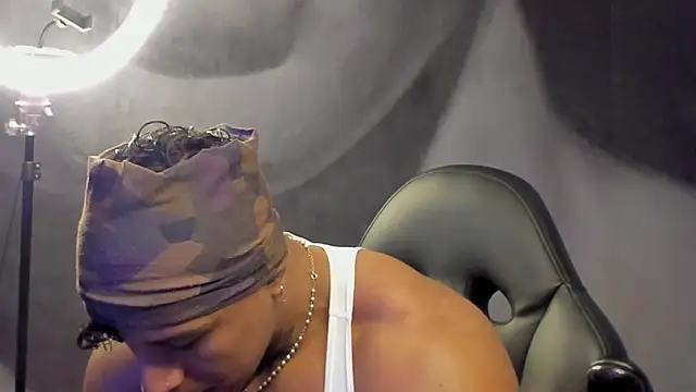 Snapshot of bradley_smith chatting on March 2025 12:34:02 AM bradley smith online show from March 2025 12:34:02 AM