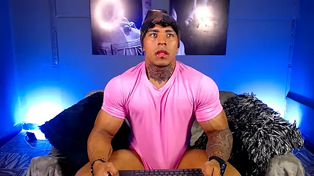 Snapshot of bradley_smith chatting on December 2025 02:01:01 AM bradley smith online show from December 2025 02:01:01 AM