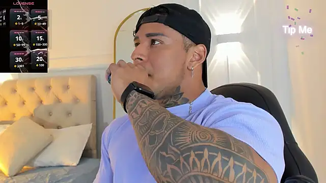 Snapshot of bradley_smith chatting on September 2025 03:01:01 AM bradley smith online show from September 2025 03:01:01 AM