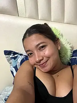 Snapshot of queen_angelique chatting on January 2026 02:37:02 AM queen angelique online show from January 2026 02:37:02 AM