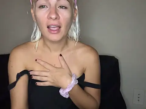 girlfriendmissy online show from September 2025 05:53:02 PM