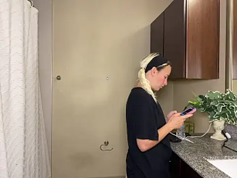 girlfriendmissy online show from March 2026 06:52:01 PM