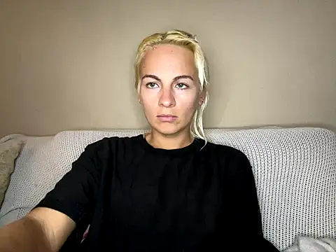 girlfriendmissy online show from October 2025 09:05:01 PM