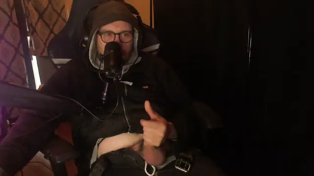 chicostick413 online show from March 2026 04:44:02 PM