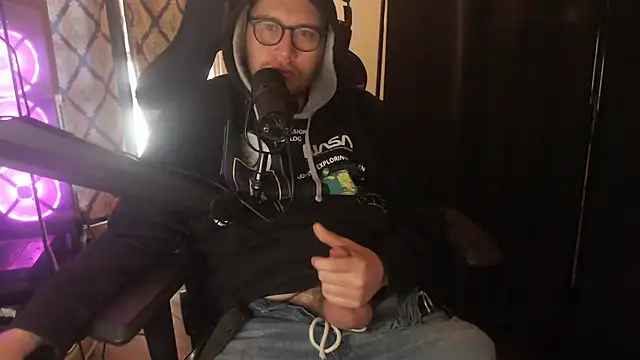 chicostick413 online show from March 2026 05:28:01 PM