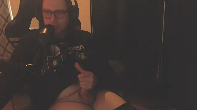 chicostick413 online show from January 2026 03:28:02 PM