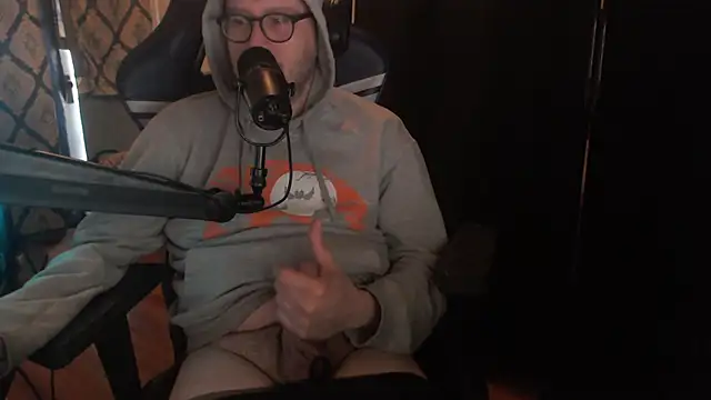 chicostick413 online show from April 2026 11:39:01 AM