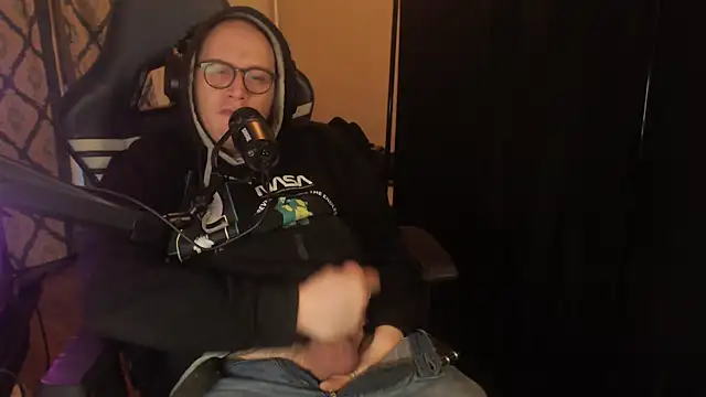 chicostick413 online show from March 2026 10:55:01 PM