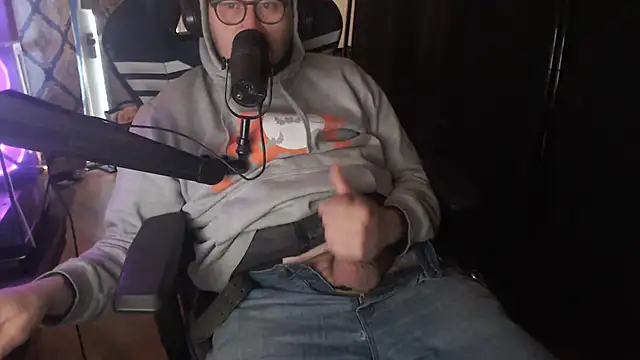 chicostick413 online show from April 2026 02:08:01 PM