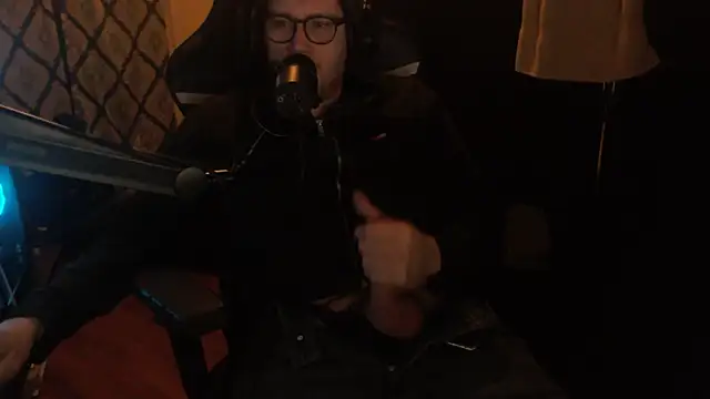 chicostick413 online show from February 2026 12:32:01 AM