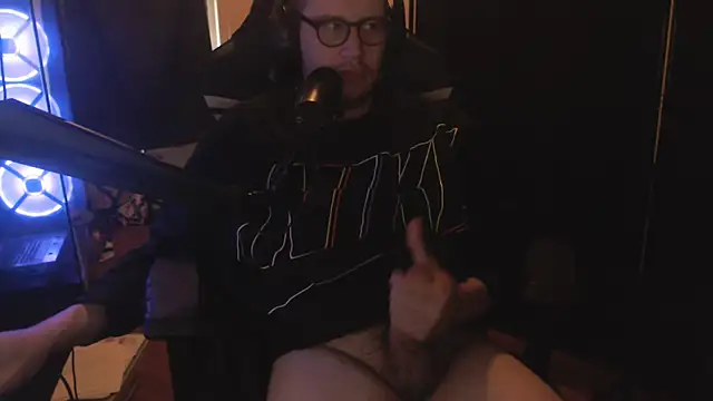 Snapshot of chicostick413 chatting on November 2025 03:16:02 PM chicostick413 online show from November 2025 03:16:02 PM