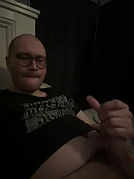 chicostick413 online show from April 2026 04:04:02 PM