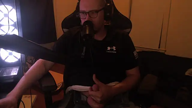 Snapshot of chicostick413 chatting on October 2025 02:12:02 AM chicostick413 online show from October 2025 02:12:02 AM