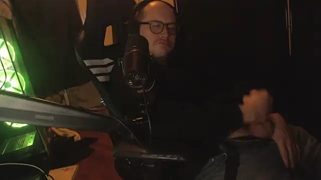 Snapshot of chicostick413 chatting on November 2025 07:58:01 PM chicostick413 online show from November 2025 07:58:01 PM