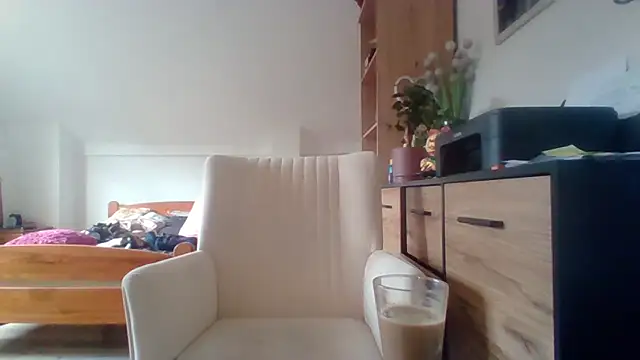 Snapshot of ReifeVenna chatting on October 2025 10:41:02 AM ReifeVenna online show from October 2025 10:41:02 AM