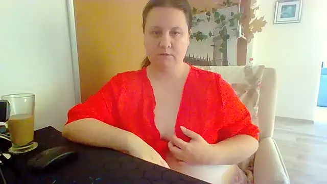 Snapshot of ReifeVenna chatting on December 2024 12:46:01 PM ReifeVenna online show from December 2024 12:46:01 PM