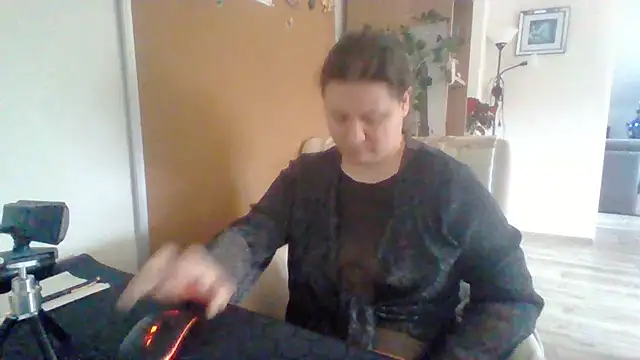 Snapshot of ReifeVenna chatting on December 2024 09:54:02 AM ReifeVenna online show from December 2024 09:54:02 AM