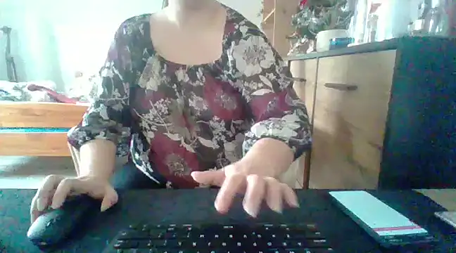 Snapshot of ReifeVenna chatting on January 2025 01:56:02 PM ReifeVenna online show from January 2025 01:56:02 PM