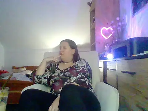 Snapshot of ReifeVenna chatting on October 2025 06:51:01 PM ReifeVenna online show from October 2025 06:51:01 PM