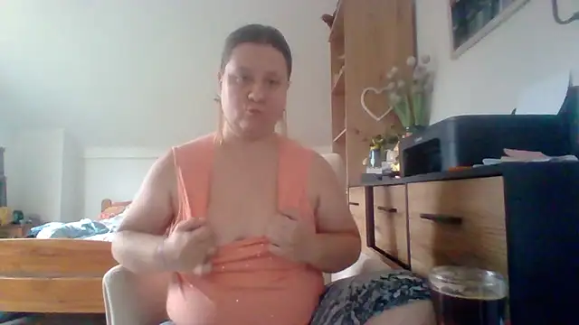 Snapshot of ReifeVenna chatting on September 2025 08:43:01 AM ReifeVenna online show from September 2025 08:43:01 AM