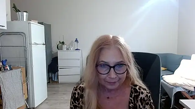 sofia xkiss online show from February 2025 07:44:01 AM