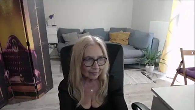Snapshot of sofia_xkiss chatting on April 2026 01:45:02 PM sofia xkiss online show from April 2026 01:45:02 PM