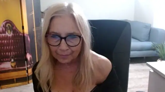 Snapshot of sofia_xkiss chatting on November 2025 02:39:01 PM sofia xkiss online show from November 2025 02:39:01 PM