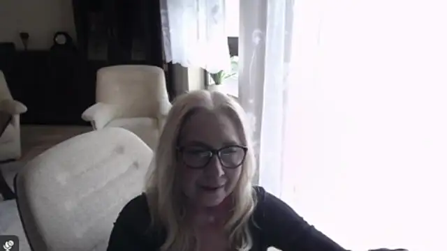 Snapshot of sofia_xkiss chatting on May 2026 01:44:01 PM sofia xkiss online show from May 2026 01:44:01 PM
