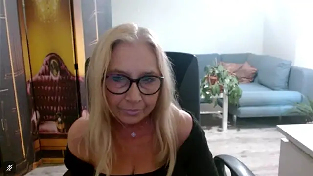 Snapshot of sofia_xkiss chatting on November 2025 03:04:02 PM sofia xkiss online show from November 2025 03:04:02 PM