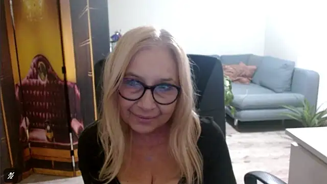 Snapshot of sofia_xkiss chatting on November 2025 03:12:02 PM sofia xkiss online show from November 2025 03:12:02 PM