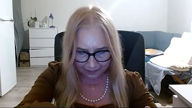 sofia xkiss online show from February 2025 05:50:01 PM