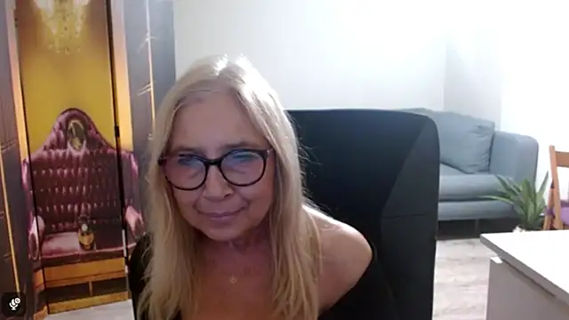 Snapshot of sofia_xkiss chatting on November 2025 03:12:02 PM sofia xkiss online show from November 2025 03:12:02 PM