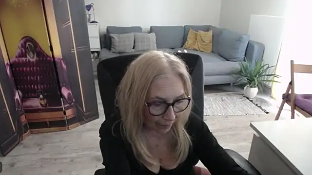 sofia xkiss online show from April 2026 01:56:02 PM