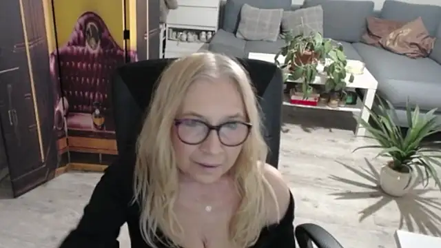 sofia xkiss online show from February 2026 02:46:02 PM