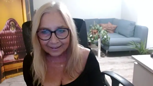 Snapshot of sofia_xkiss chatting on November 2025 02:50:01 PM sofia xkiss online show from November 2025 02:50:01 PM