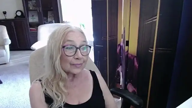 Snapshot of sofia_xkiss chatting on June 2026 06:52:02 AM sofia xkiss online show from June 2026 06:52:02 AM